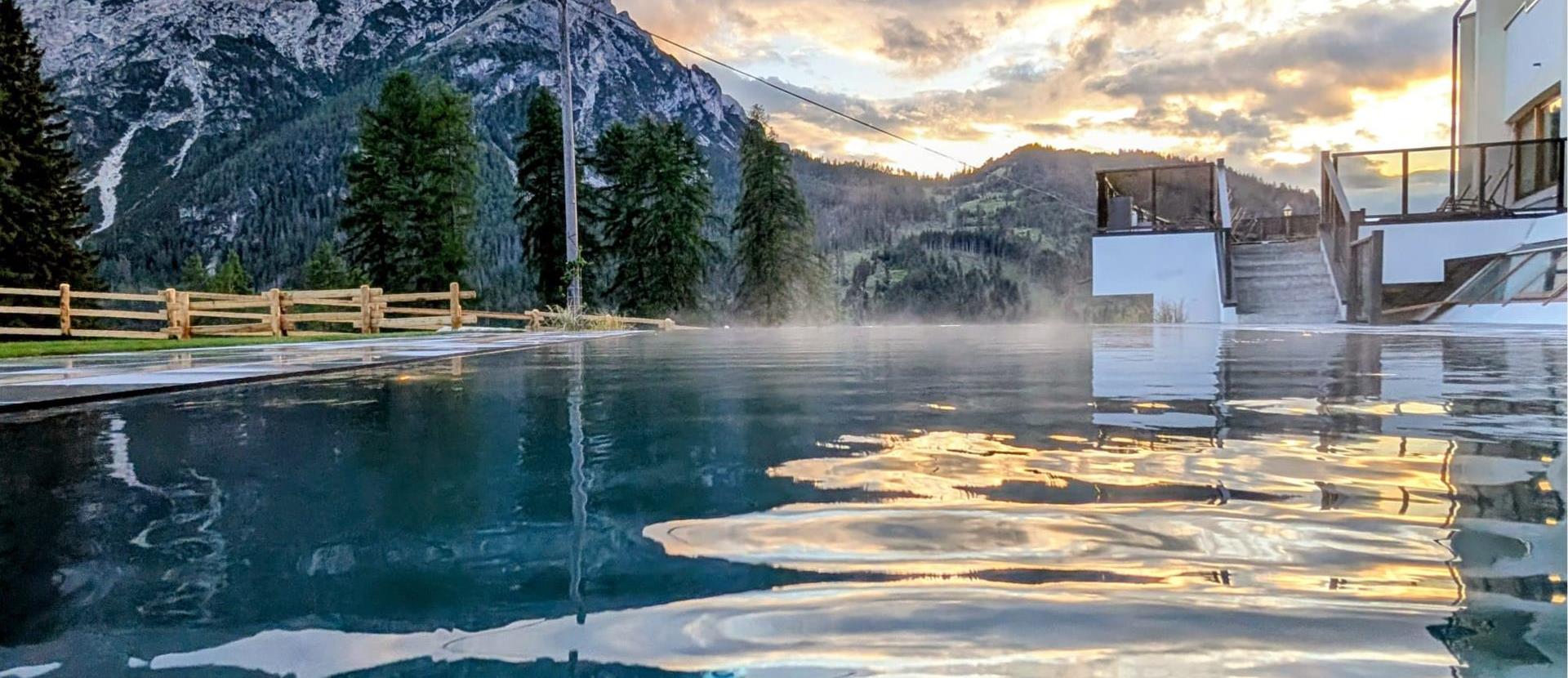 outdoor-swimming-pool-braies-dolomites