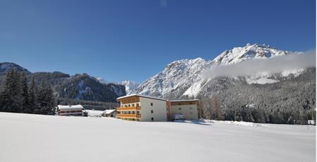 asterbel-hotelansicht-winter